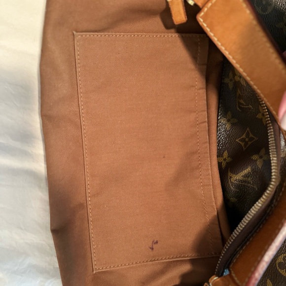 Louis Vuitton - Picture 11 of 15